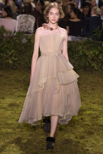 Look 27